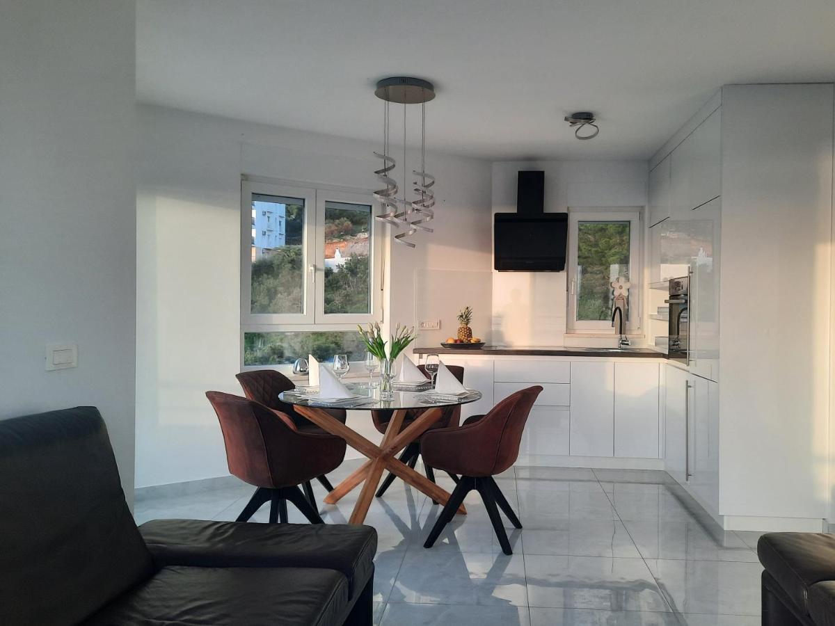 Apartment Anny De Luxe With Sea View Makarska Exterior foto
